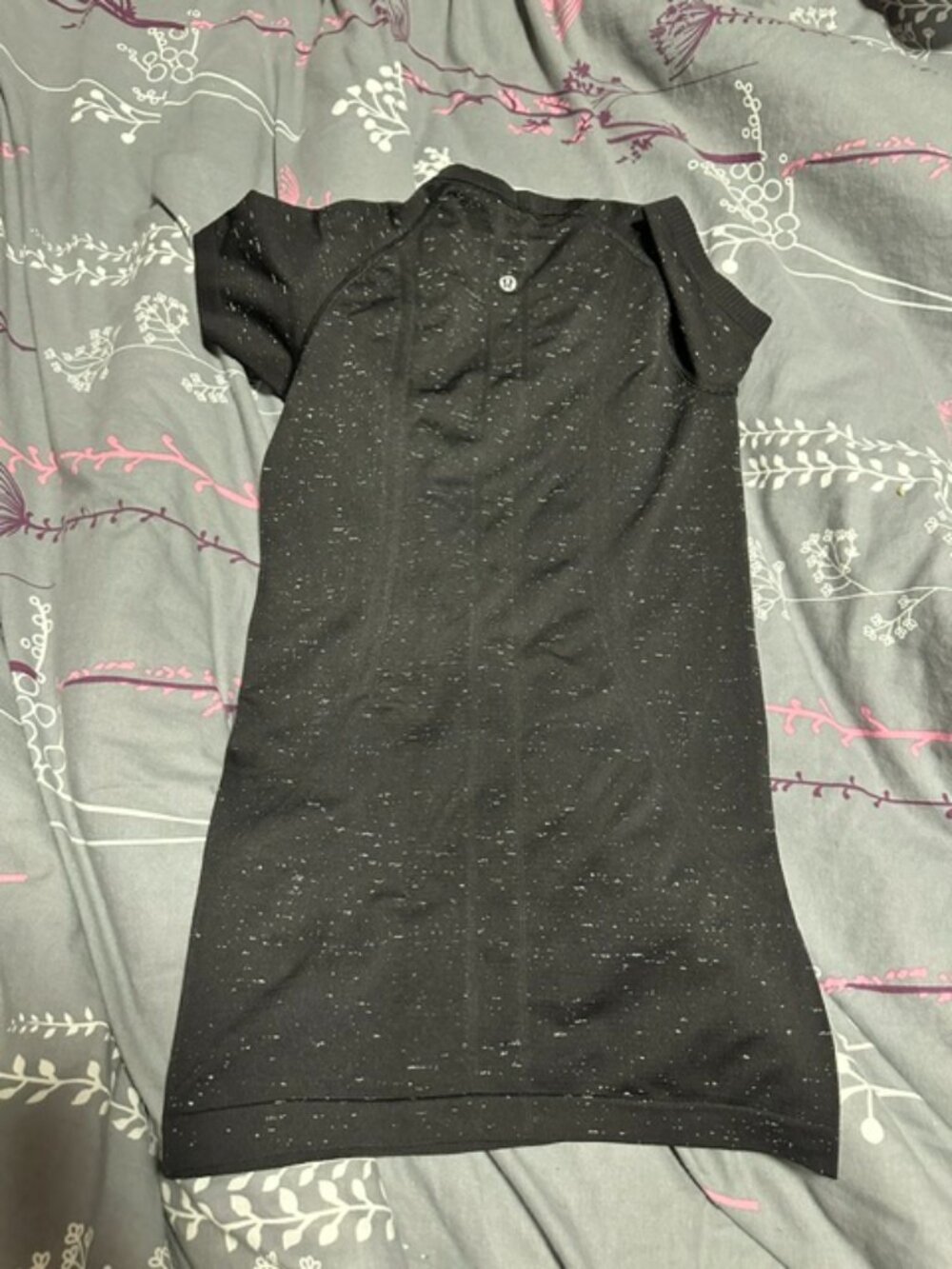 Lululemon Run swiftly T Shirt size 4